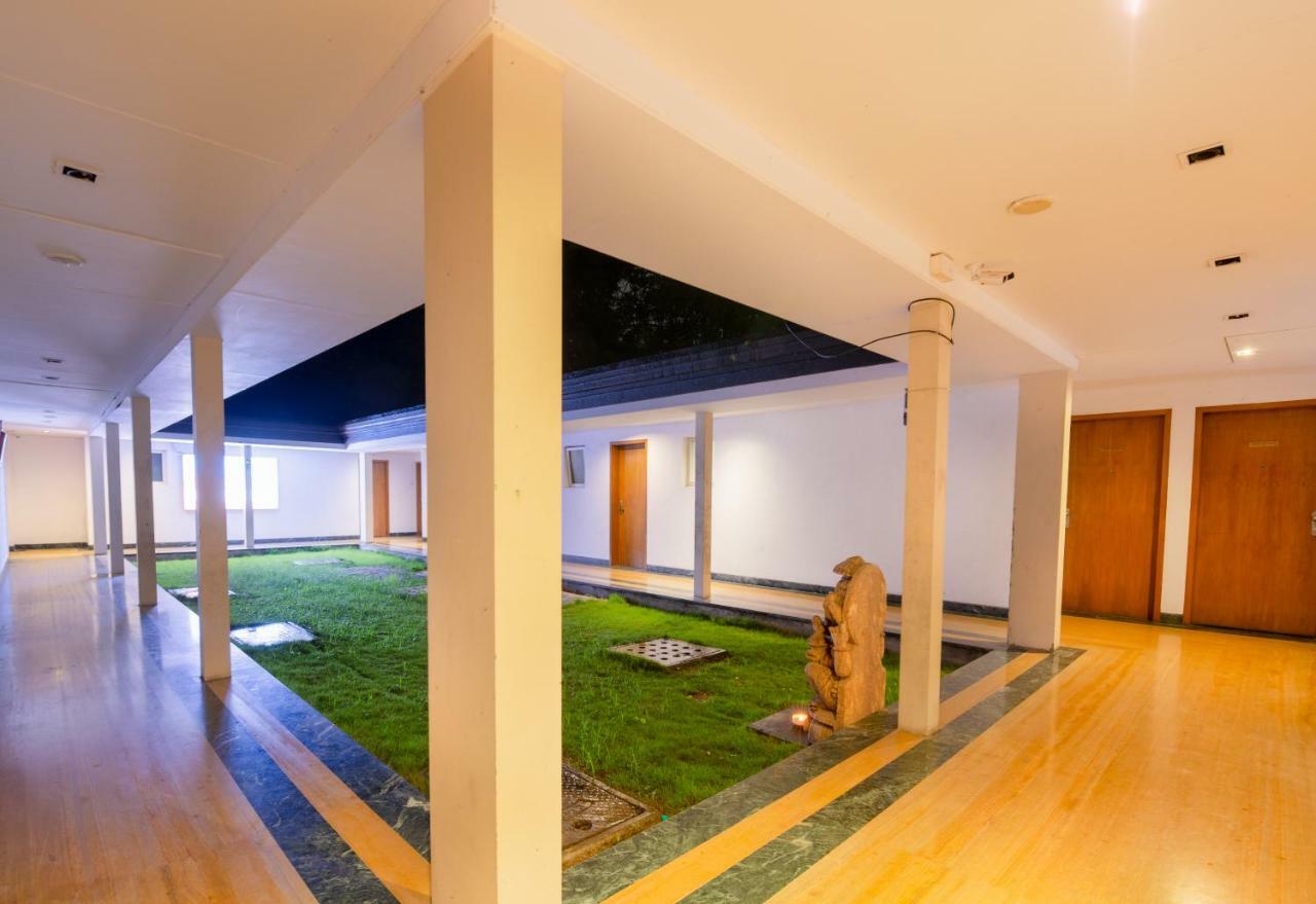 Mint Koregaon Park Next To Osho Ashram Hotel 3*